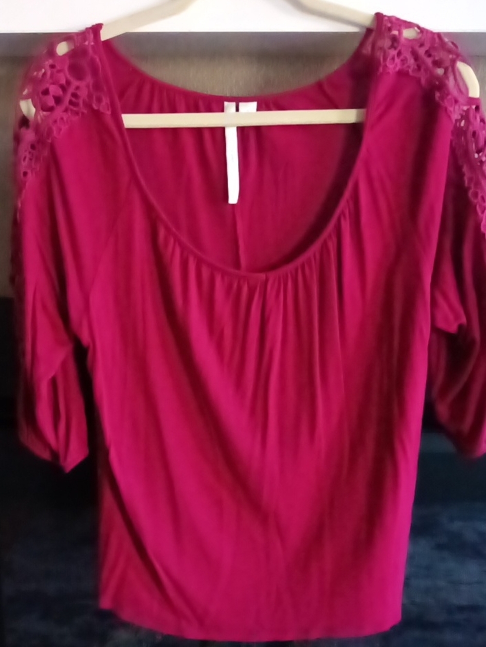 Lauren Conrad Crochet Sleeve Blouse in Burgundy Size Small Like New